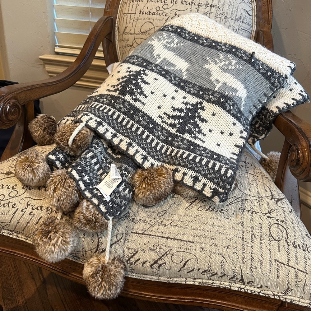 Pottery Barn Fair Isle Moose Knit Throw Blanket Faux Fur Pom Pom 50x60 - Picture 2 of 5